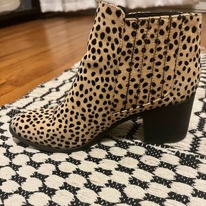 Animal print bootie barely worn